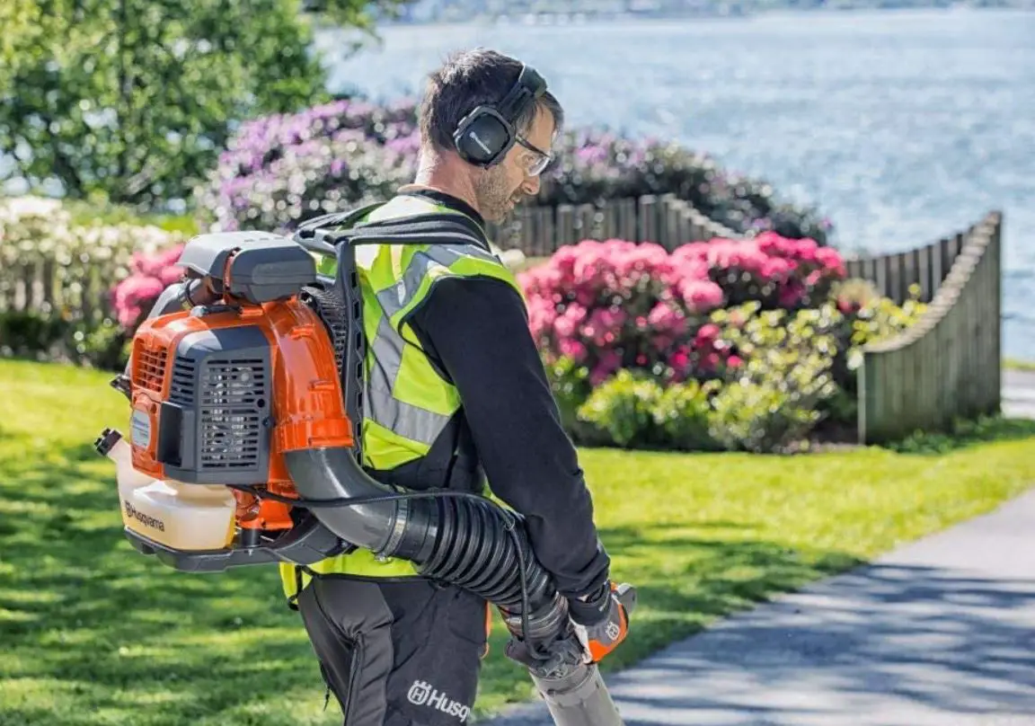 Husqvarna 580BTS Vs Echo PB9010 What’s the Better Leaf Blower? The