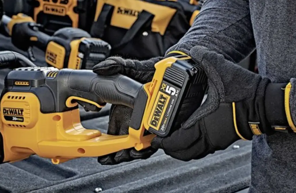 DeWalt 20v Hedge Trimmer Review Is it A Good Hedge Trimmer? The