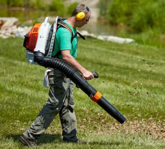 Stihl BR600 Vs Stihl BR550 What’s the Better Leaf Blower? The